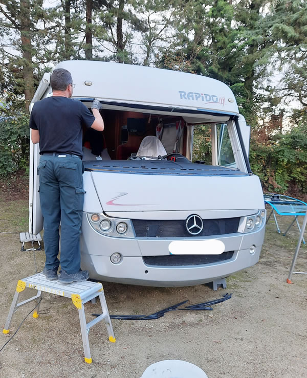 réparation de pare-brise pour camping-car