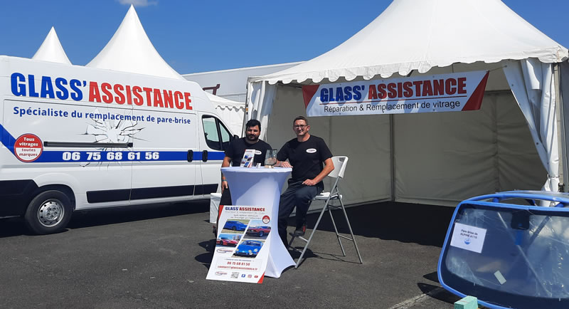 Le stand de Glass'Assistance au rendez-vous 500ferrari contre le cancer