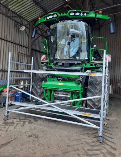 Glass'Assistance, le spécialiste de la Réparation ou remplacement de pare-brise pour engin agricole John Deere