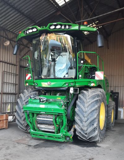 Glass'Assistance, le spécialiste de la Réparation ou remplacement de pare-brise pour engin agricole John Deere