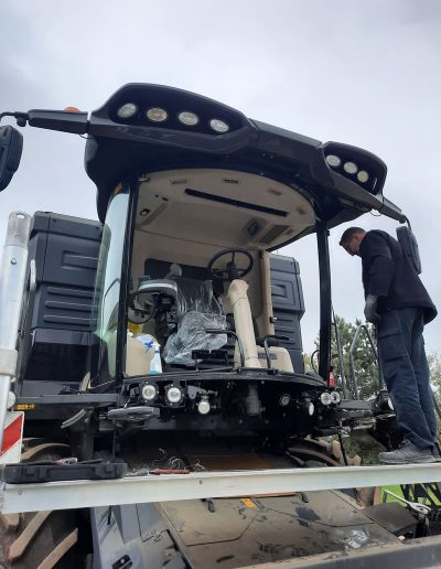 Glass'Assistance, le spécialiste de la Réparation ou remplacement de pare-brise pour engin agricole Massey ferguson IDEAL