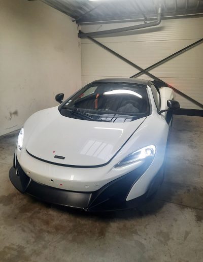 Remplacement de pare-brise et vitrage de voiture de sport MC Laren